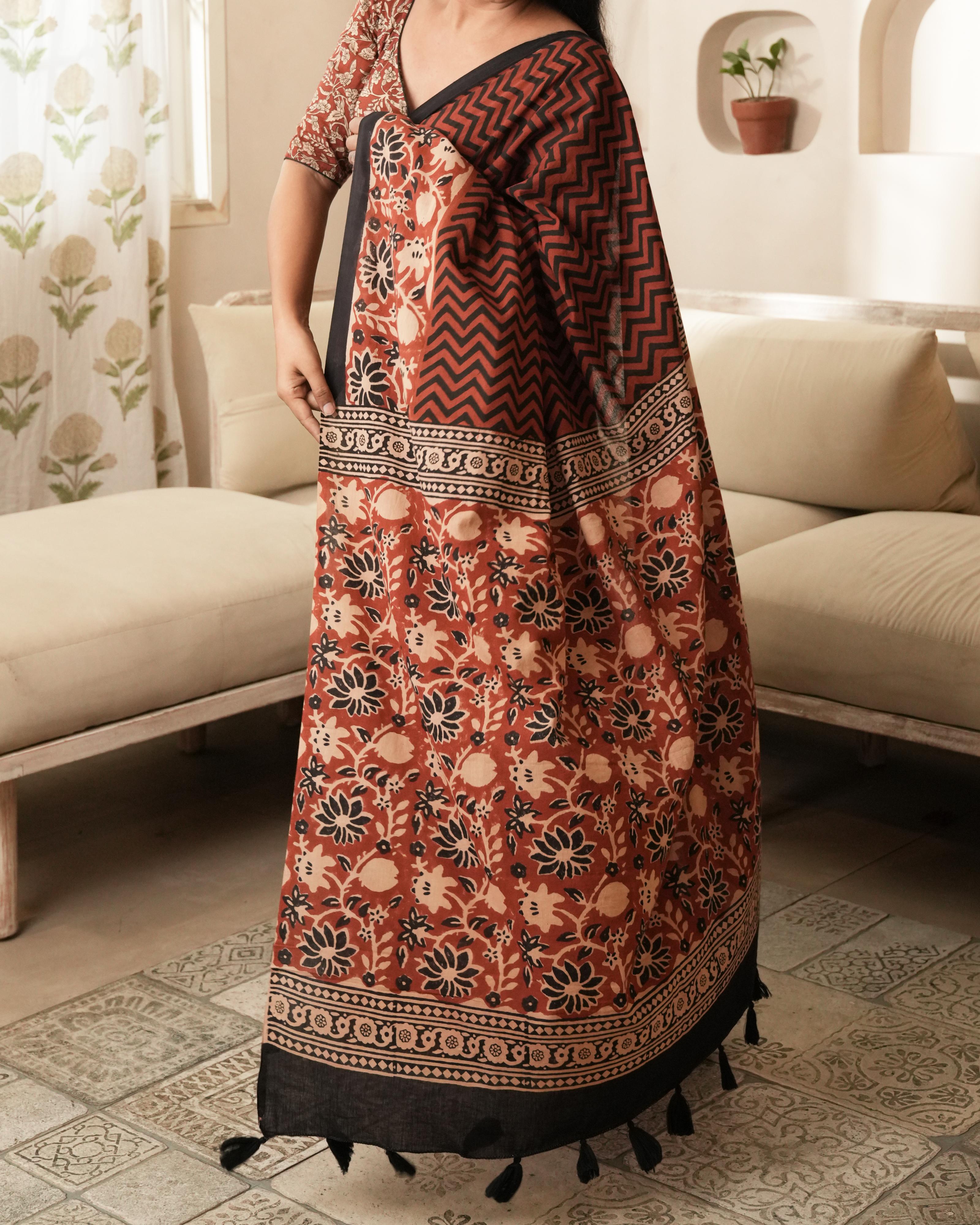 Red Zigzag Bagru Print Mulmul Saree