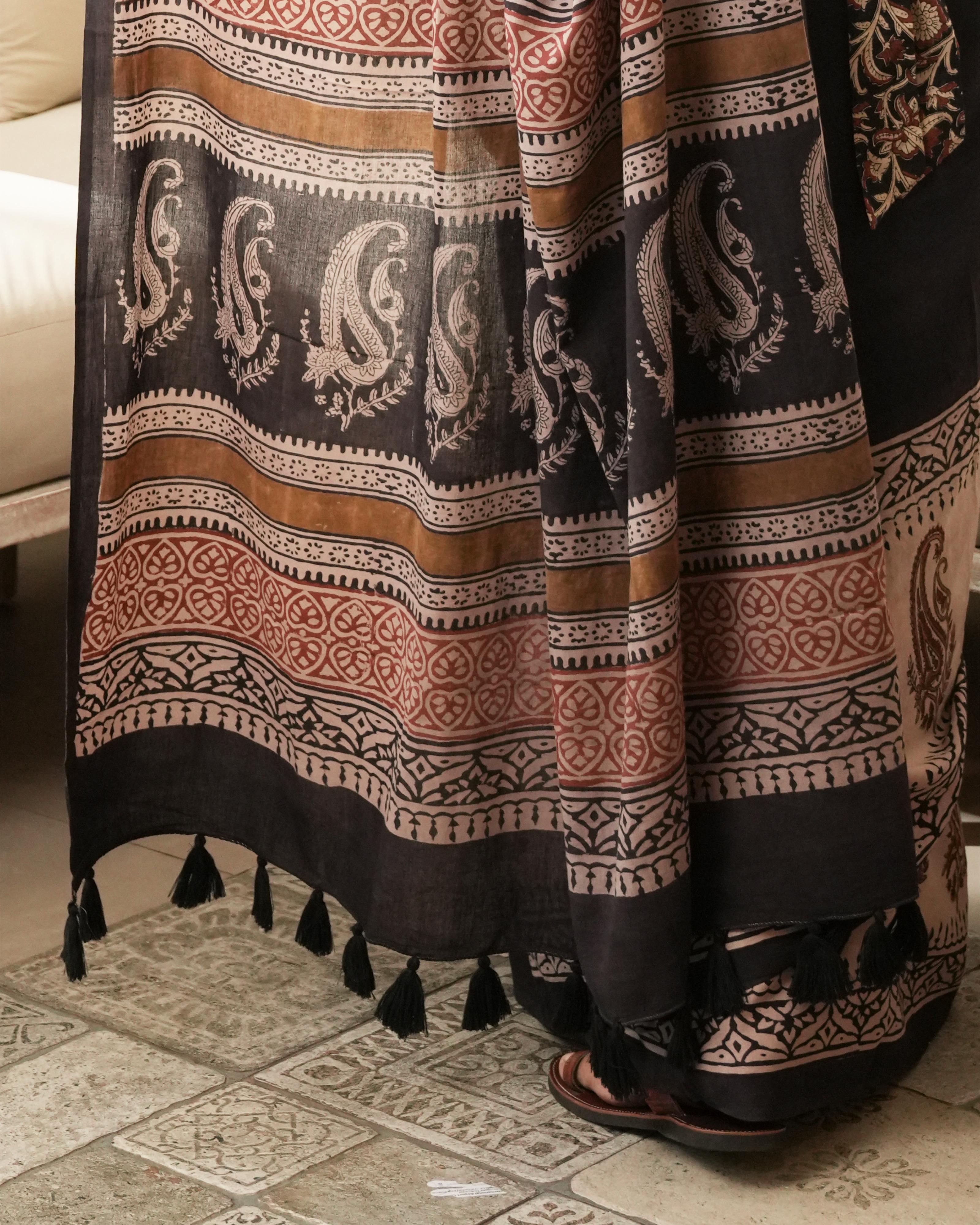 Black Paisley Border Bagru Print Mulmul Saree