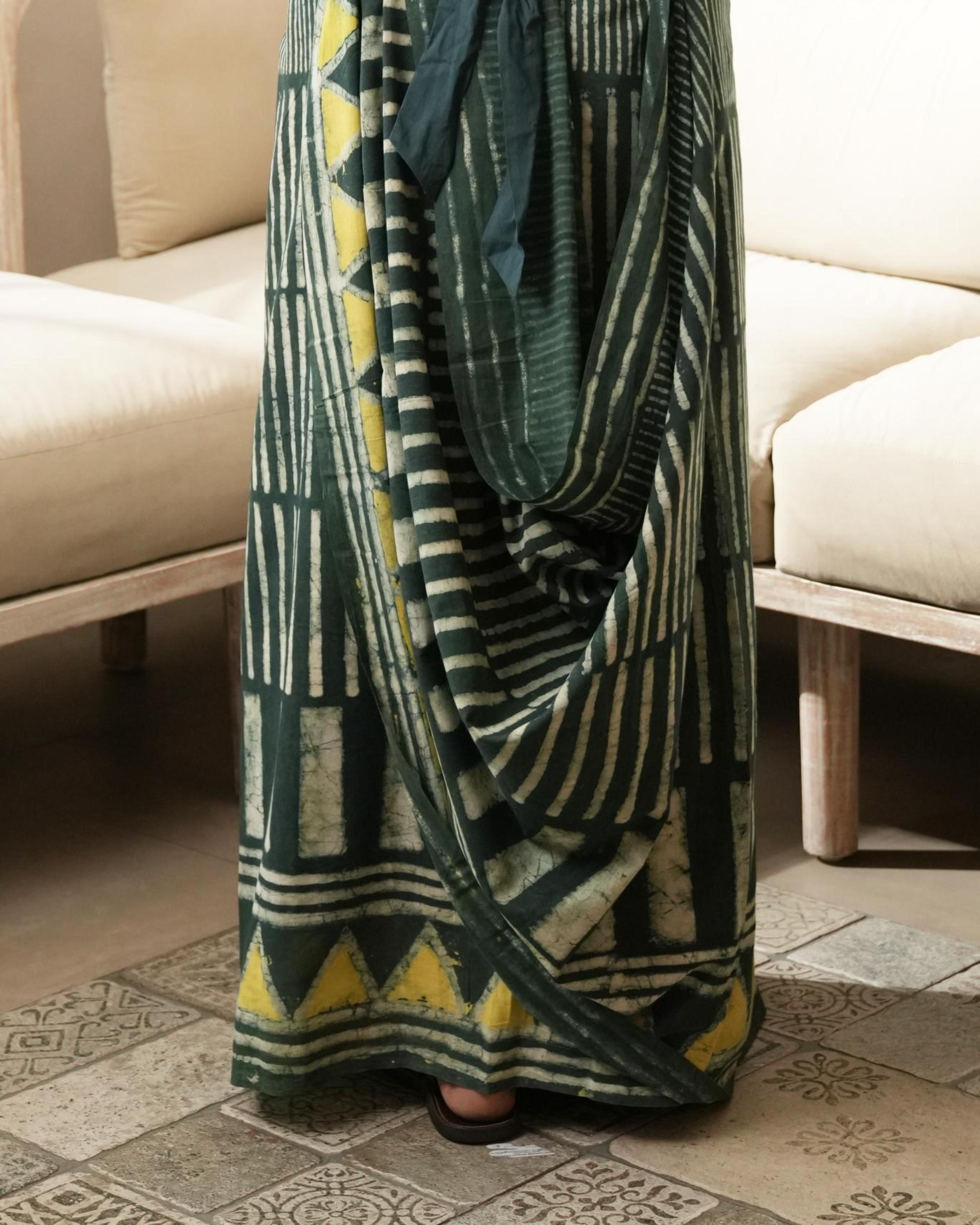 Bottle Green Geometric Dabu Print Mul Saree