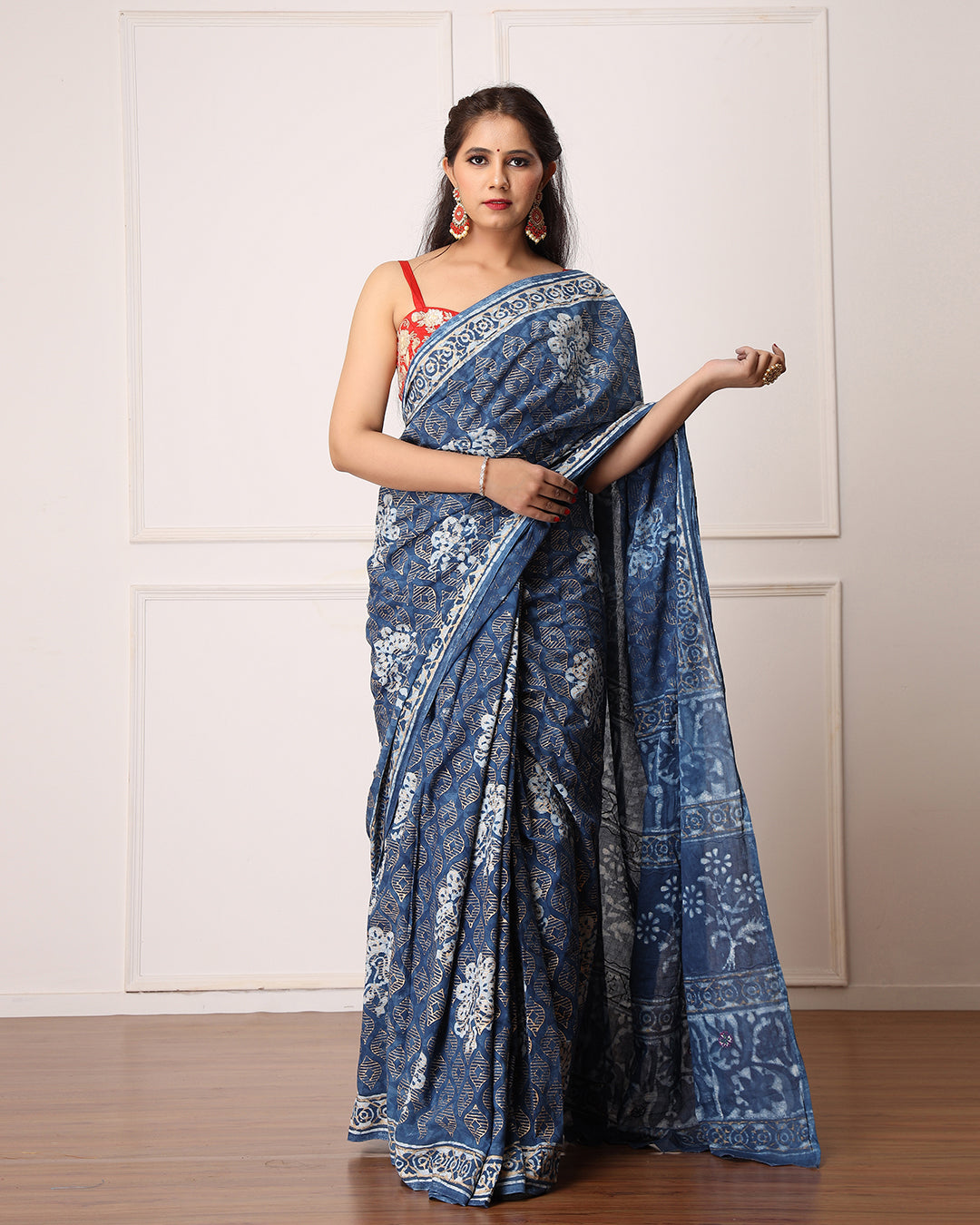 Indigo Ethnic Motif Dabu Print Saree