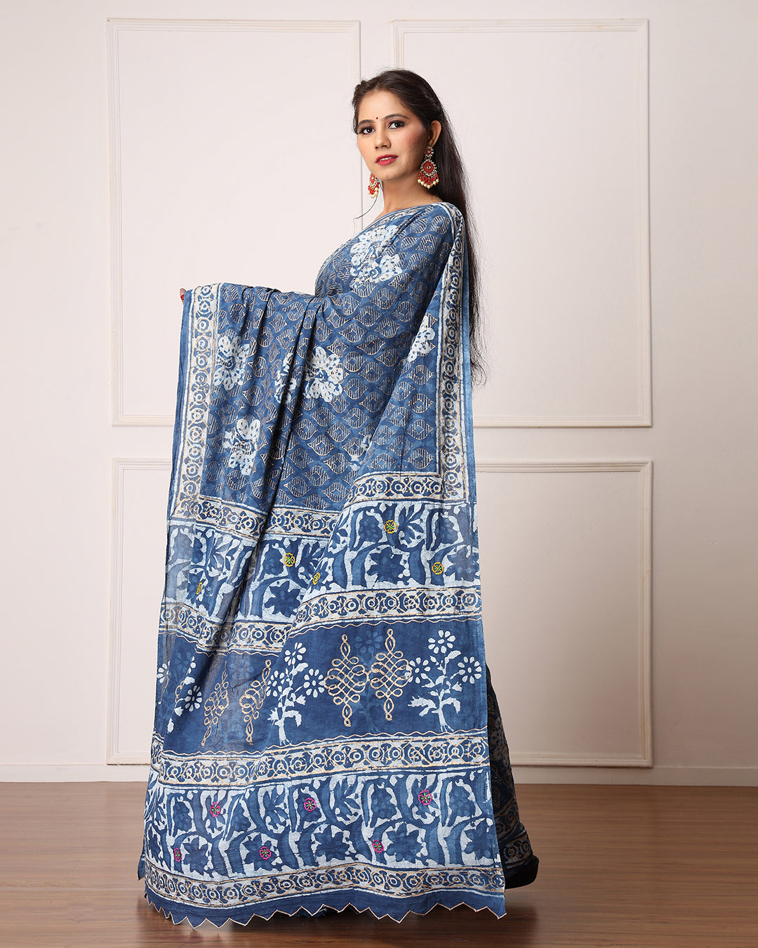 Indigo Ethnic Motif Dabu Print Saree