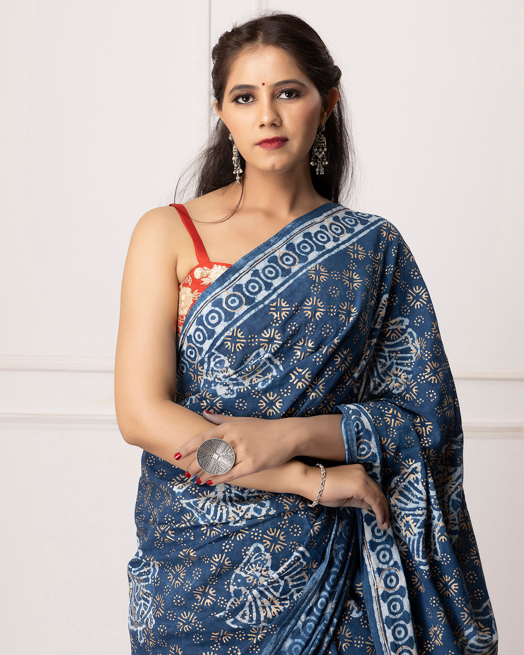 Indigo Ethnic Figure Dabu Print Saree