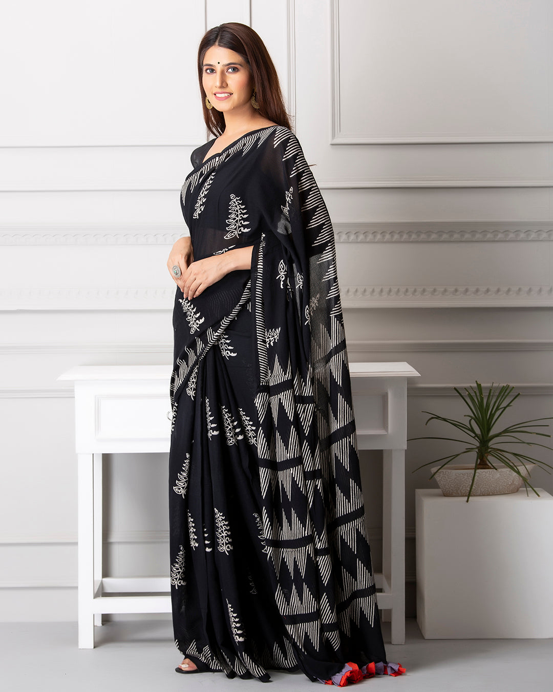 Monochrome Handblock Moonga Cotton Saree