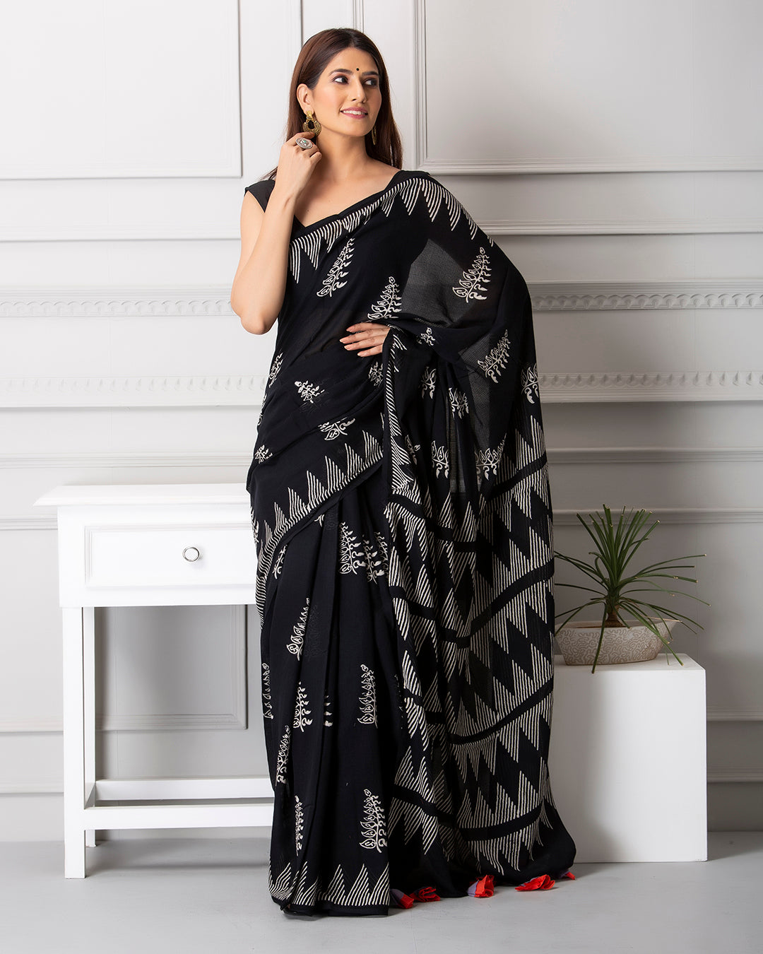 Monochrome Handblock Moonga Cotton Saree