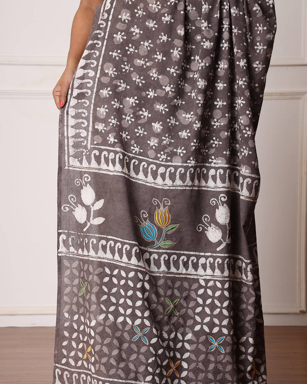 Buti Dabu print Grey Mulmul Saree