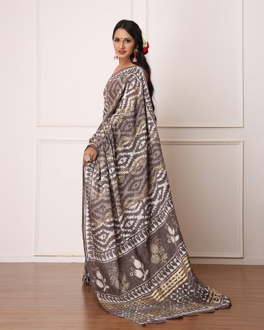 Ikat Dabu Print Grey Saree