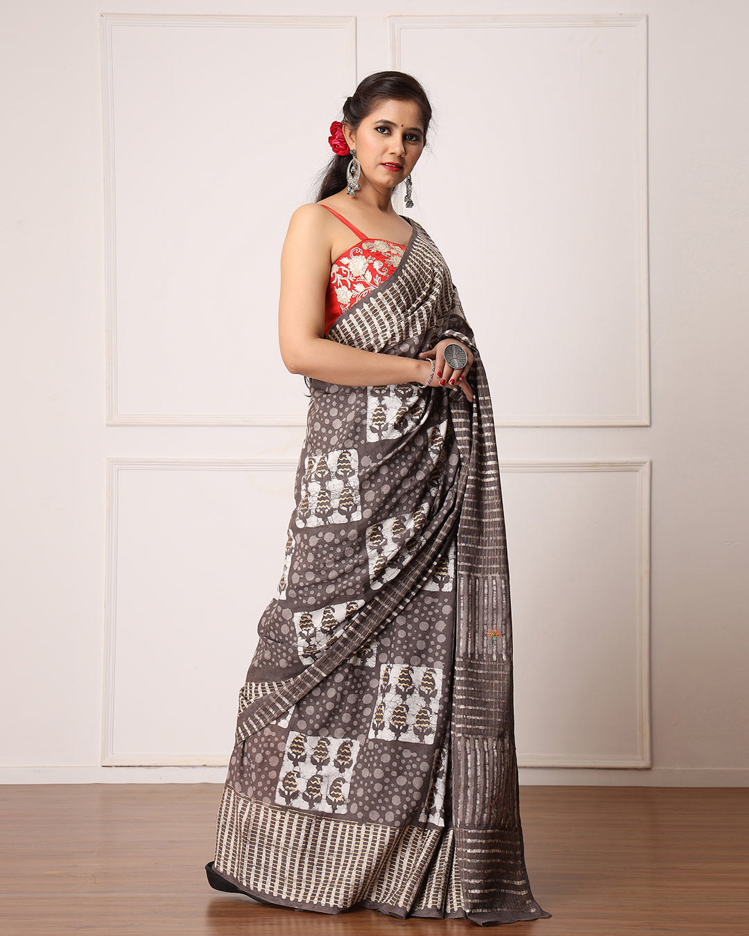 Floral Dabu Print Tint Grey saree
