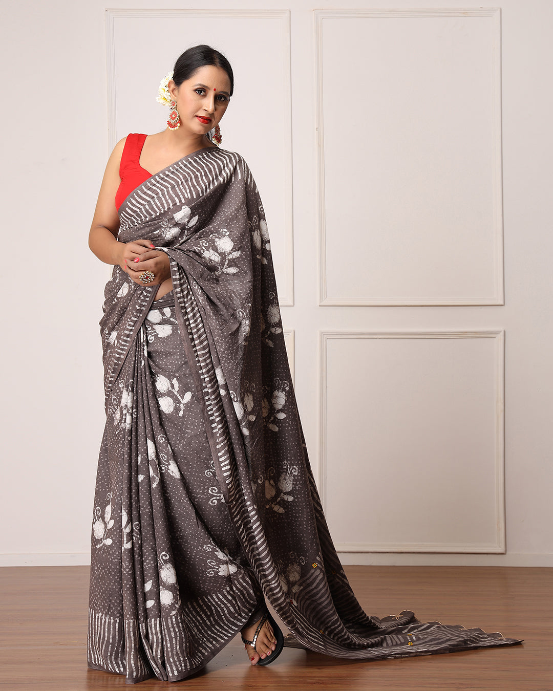 White Floral Dabu Print Grey Mulmul Saree