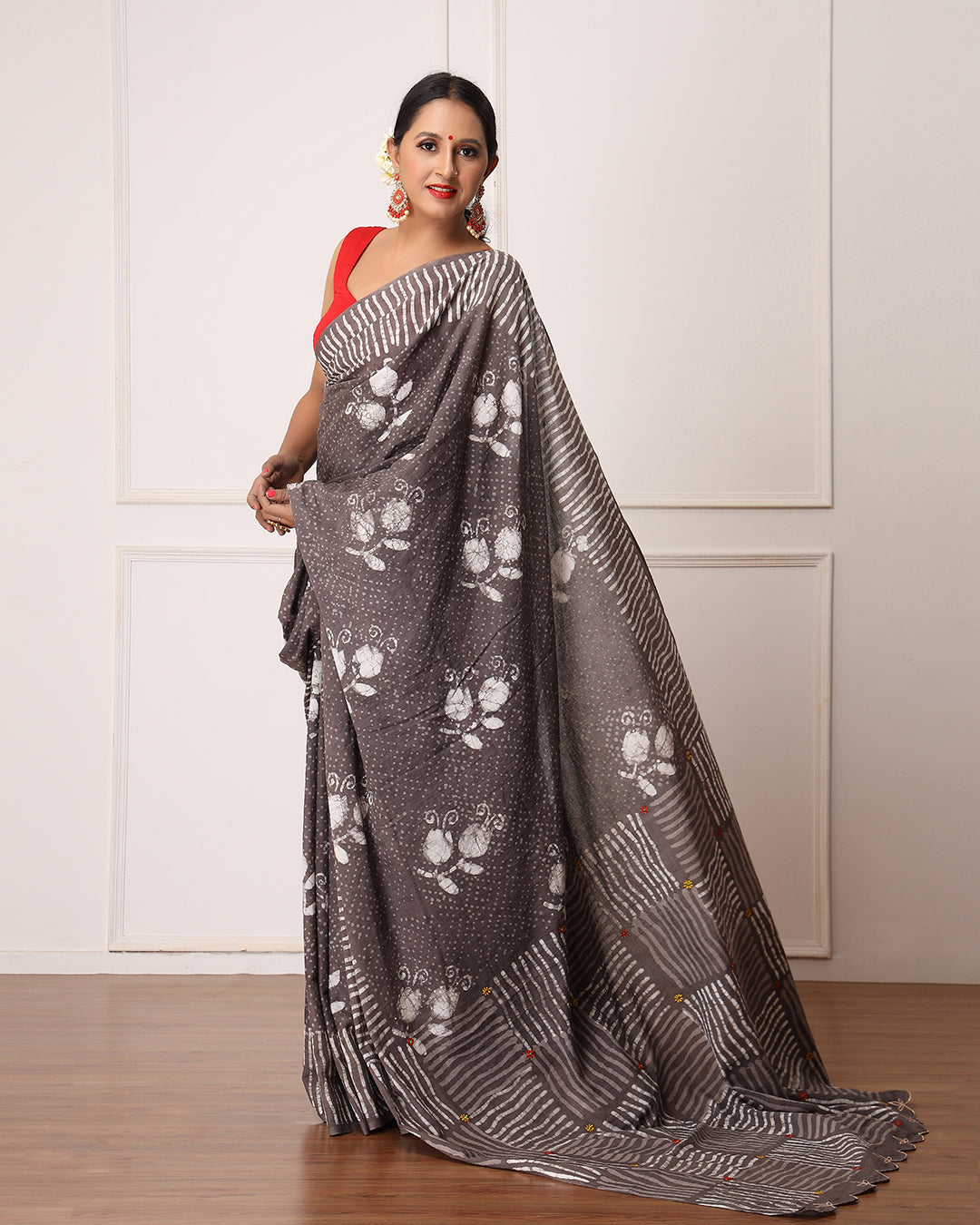 White Floral Dabu Print Grey Mulmul Saree