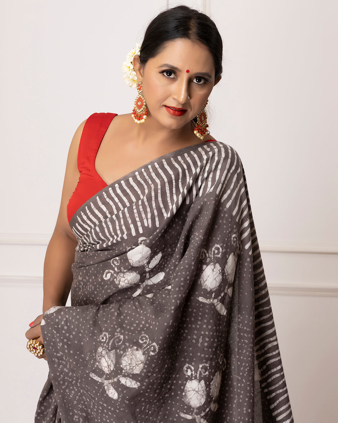 White Floral Dabu Print Grey Mulmul Saree