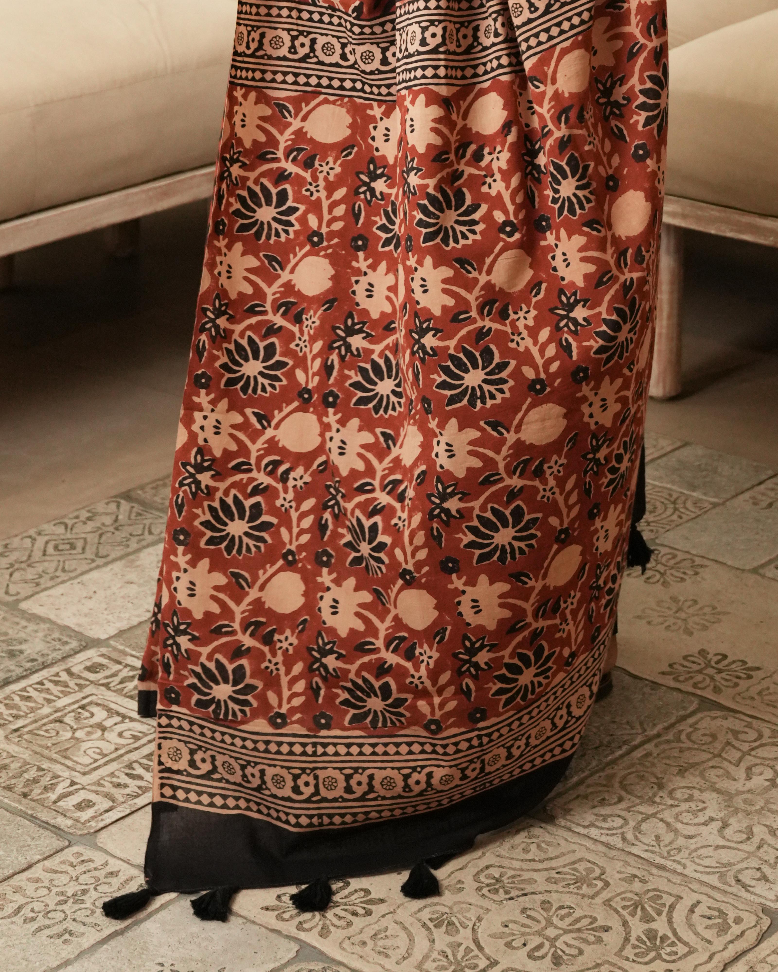 Red Zigzag Bagru Print Mulmul Saree