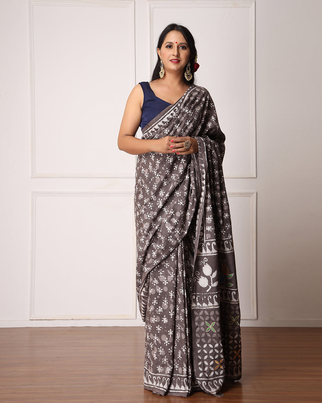 Buti Dabu print Grey Mulmul Saree